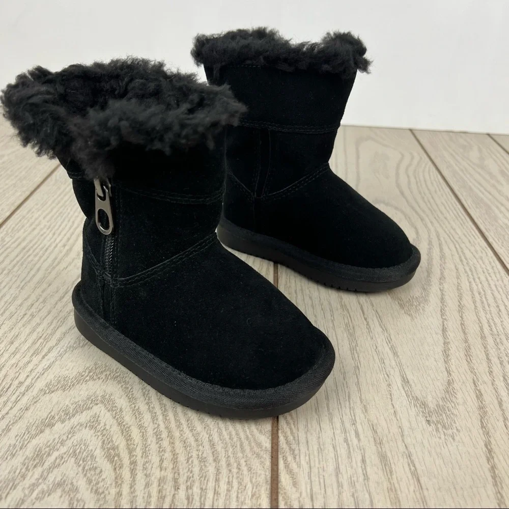 Koolaburra by UGG Aribel Short Zipper Boots 6 Black Suede $65